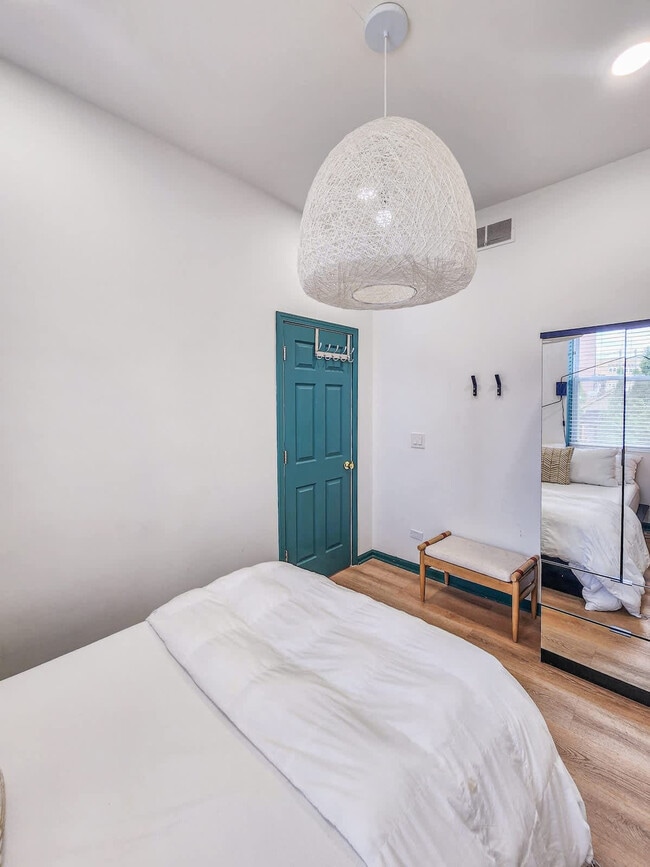 Building Photo - 1411 W Grand Ave