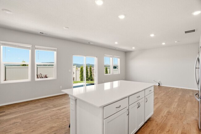 Building Photo - Beautiful Liberty Lake DR Horton Home!