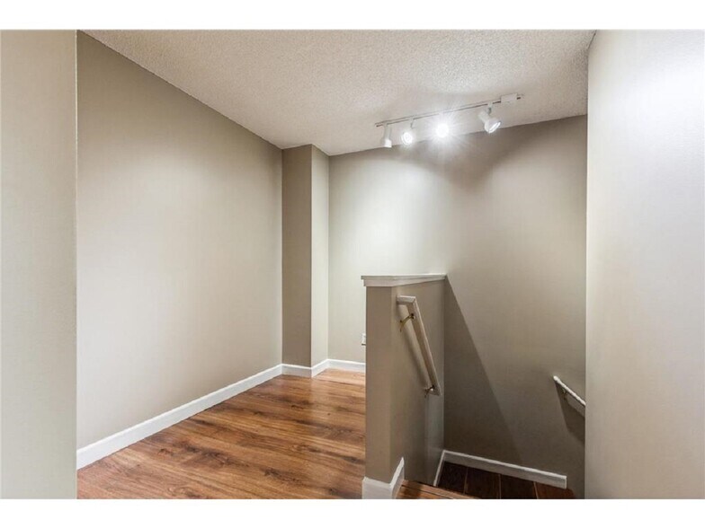 Building Photo - 15695 Gateway Path