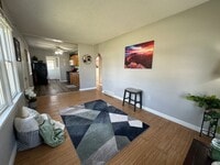 Building Photo - 2 bedroom, 1 bath home for rent in Evansdale