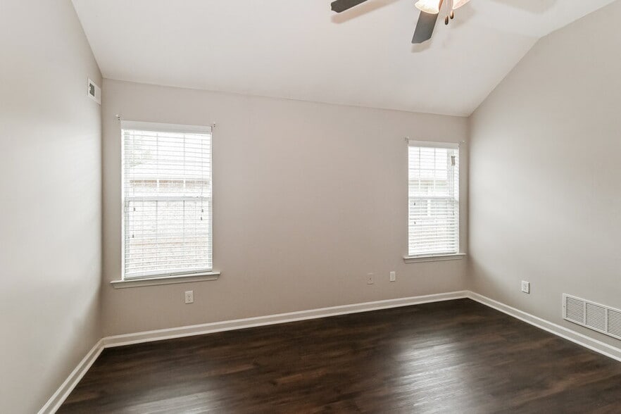 Building Photo - 7852 Ridgedale Dr