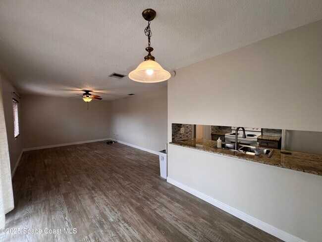 Building Photo - 217 San Juan Cir