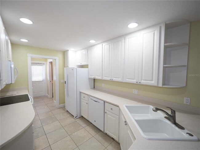 Building Photo - 1648 Napoli Dr W