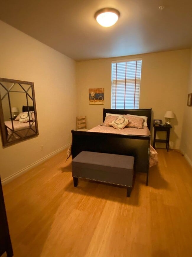 Building Photo - Fully furnished rental in downtown Anchorage