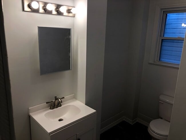 Building Photo - 445 E 3rd St