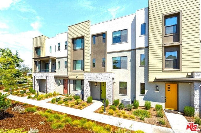 Building Photo - 27056 Tanager Ln