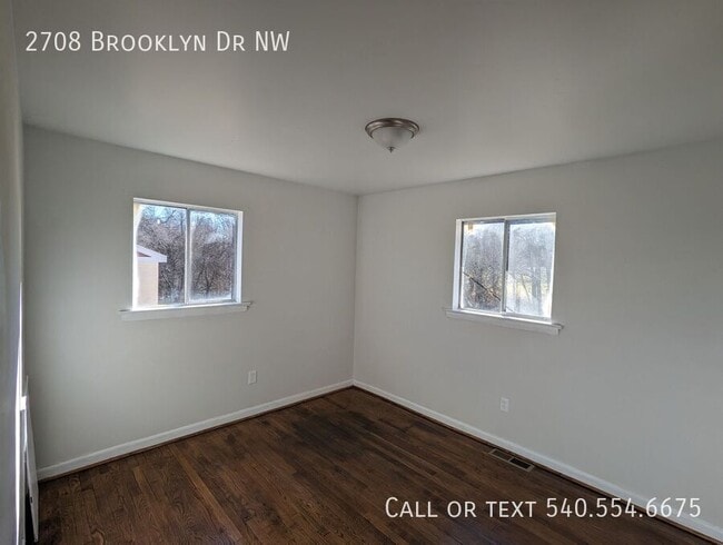 Building Photo - 2708 Brooklyn Dr NW