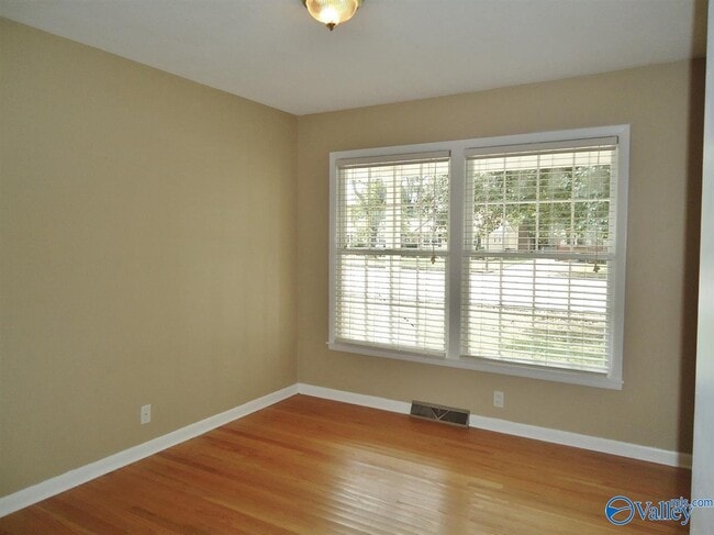 Building Photo - 306 Drake Ave SW