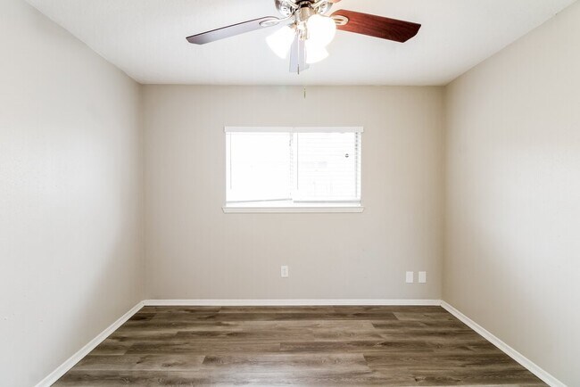 Building Photo - 1206 Cable Way