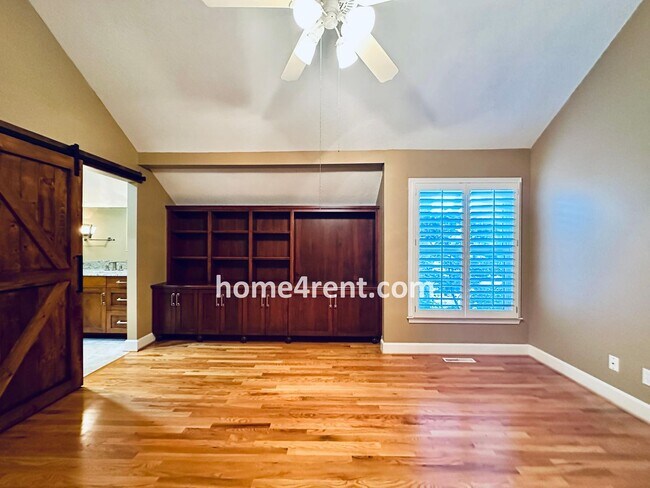 Building Photo - A Lovely Lenexa Home w/ Wood Floors Throughout, Updated Kitchen, Finished Basement and a Fenced Y...