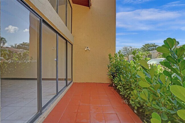 Building Photo - 760 E Coco Plum Cir