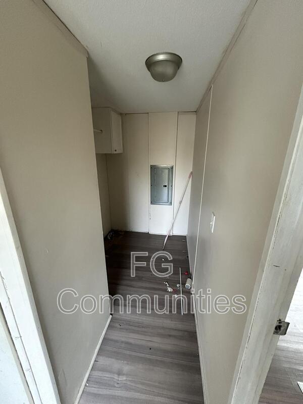 Building Photo - 1803 Breezewood Dr