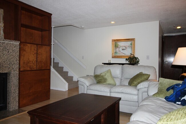 Building Photo - 532 Old Stone Brook