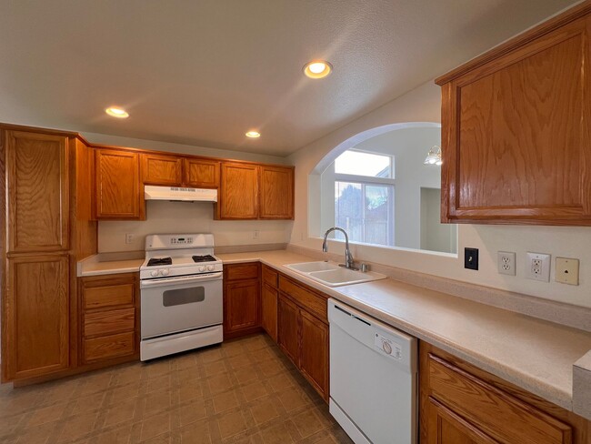 Building Photo - House For Rent in Fernley