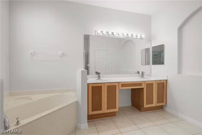 Building Photo - 15610 Summit Pl Cir