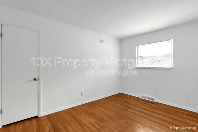 Building Photo - 1341 Coburg Rd