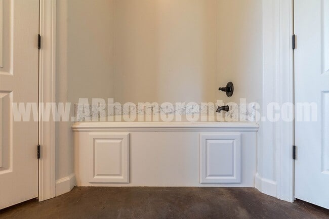 Building Photo - Great Neighborhood!