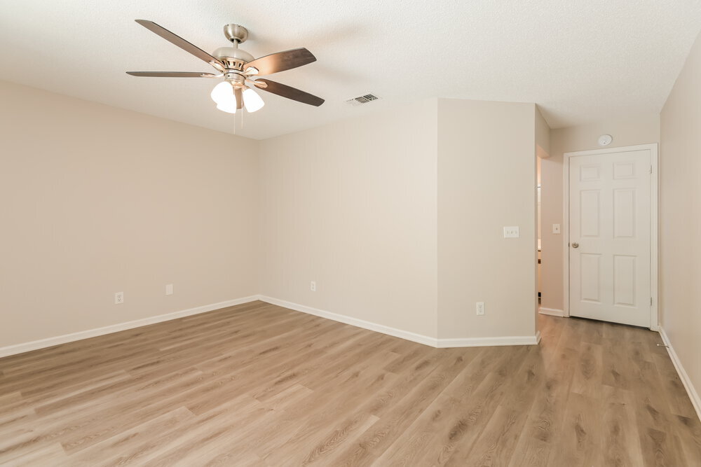 Building Photo - 11846 Marabou Ct N