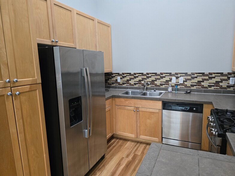 Kitchen - 454 Shelton Pl NE