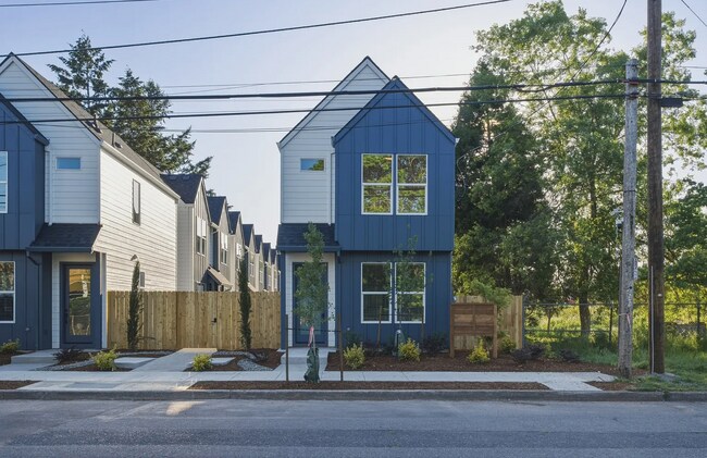 Building Photo - L0661 - SE 60th Cottage Community