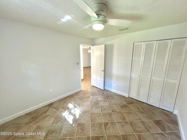 Building Photo - 401 Sea Horse Ave