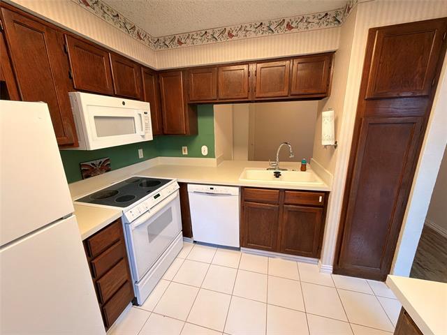 Building Photo - 2327 Torrington Dr