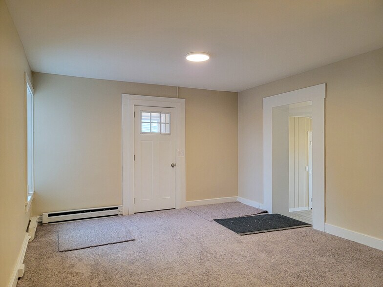 Building Photo - 317 W Main St