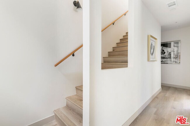 Building Photo - 173 1/2 S Ave 57