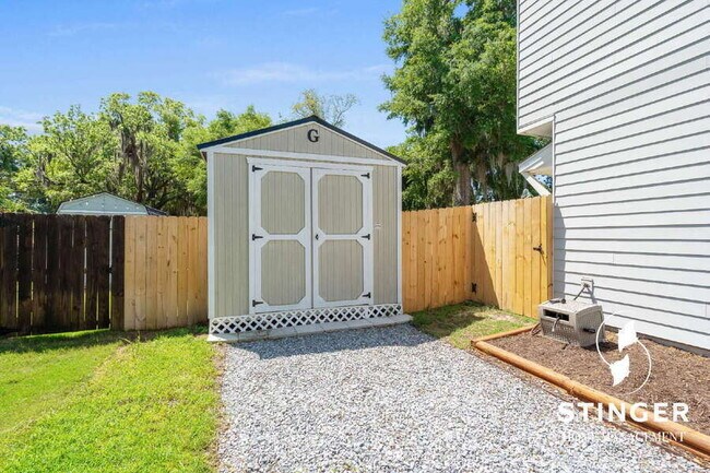 Building Photo - 9 Camp Saxton Way