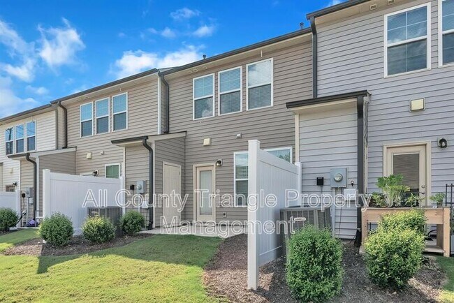 Building Photo - 2103 Nandina Trl