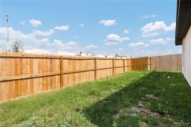 Building Photo - 21 Selena St