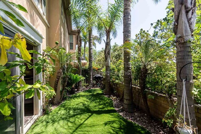 Building Photo - 2616 Bellezza Dr