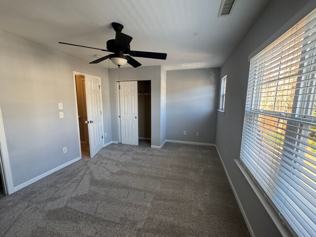 Building Photo - 2 Bedroom | 2.5 Bath Raleigh Townhome