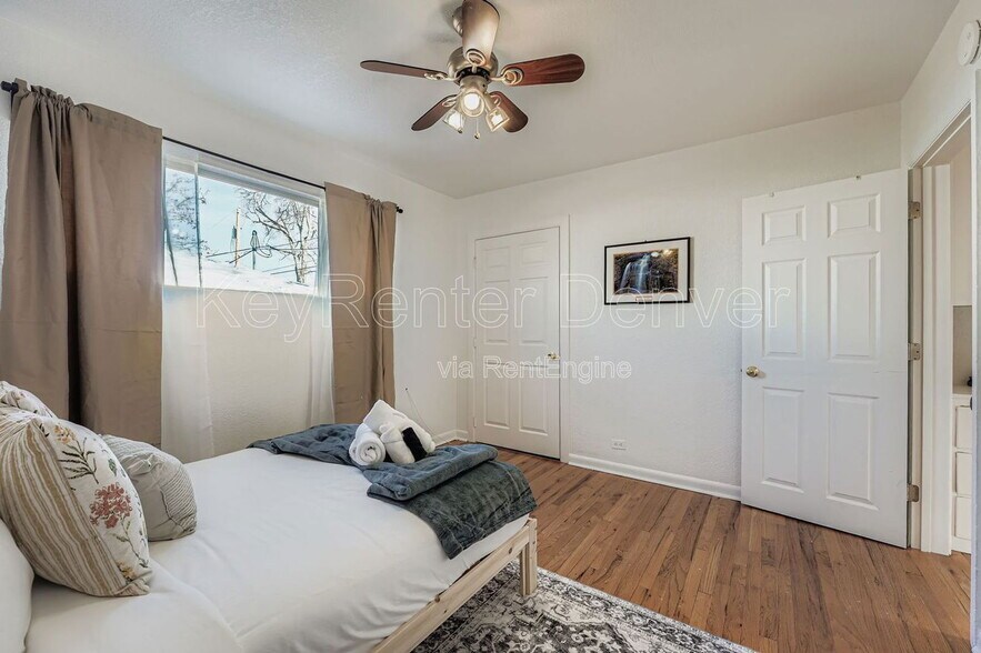 Building Photo - 2928 Milwaukee St