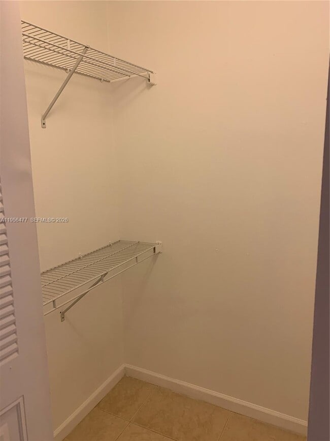 Building Photo - 1013 Coral Club Dr