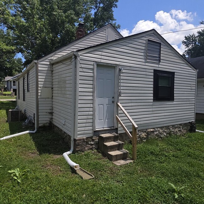 Building Photo - Cozy 3 bedrooms and 1 full bath home located on S Willow Ave in Independence, MO