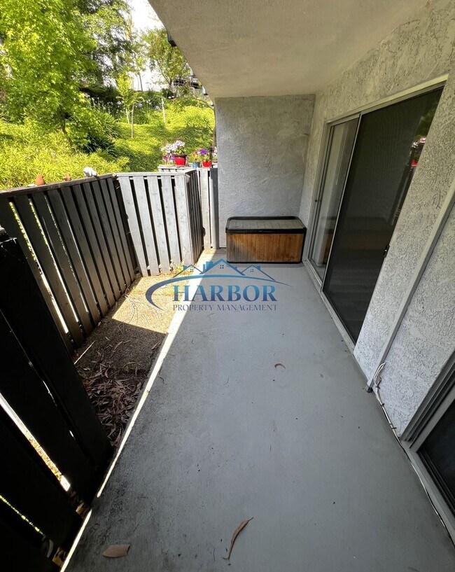 Building Photo - Beautiful Upstairs 1 Bedroom 1 Bath Condo