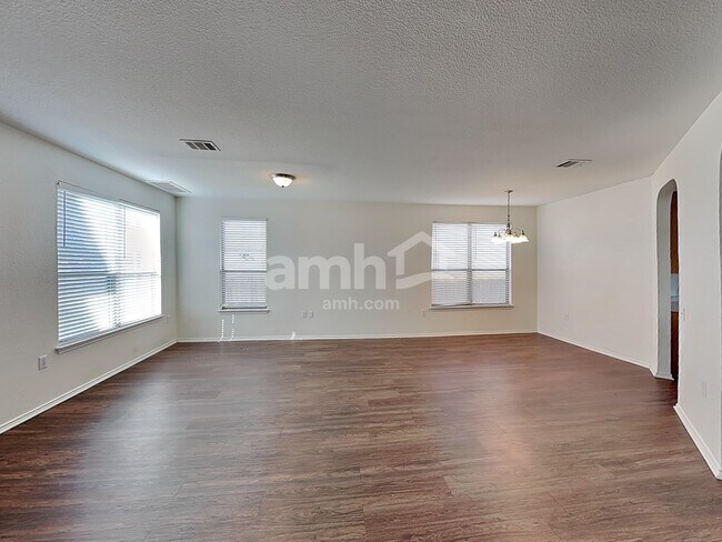 Building Photo - 6202 Roseborough Dr