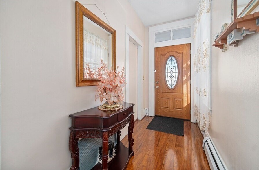 Building Photo - 17 Wyman St