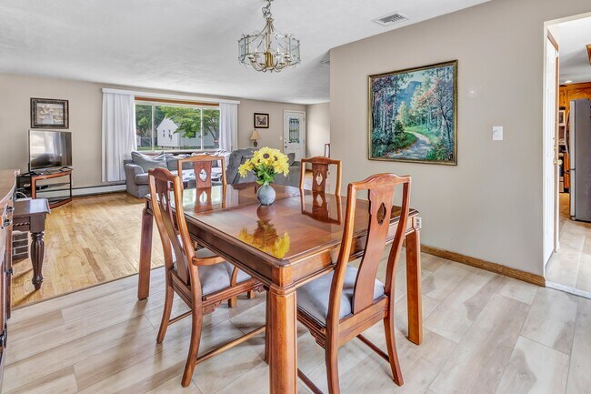 Building Photo - 15 Albert St