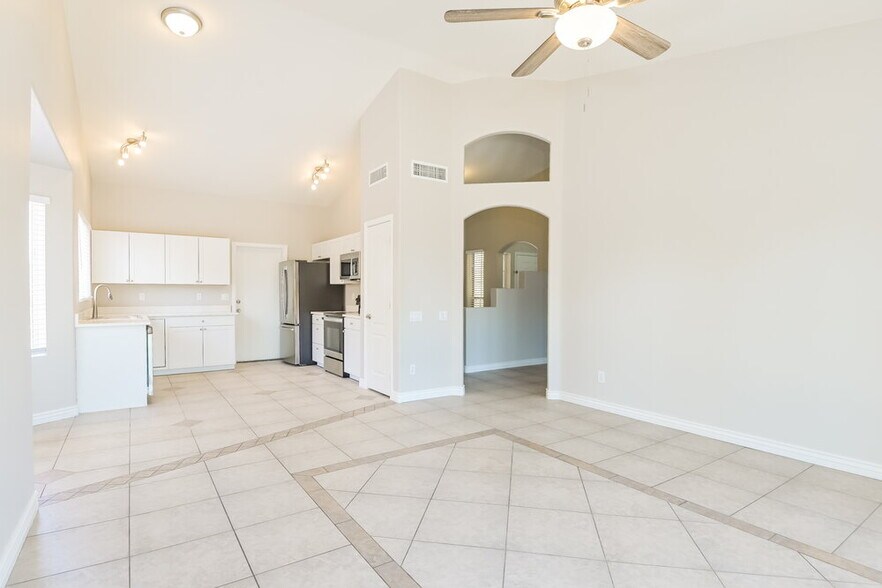 Building Photo - 9940 E Paseo San Bruno