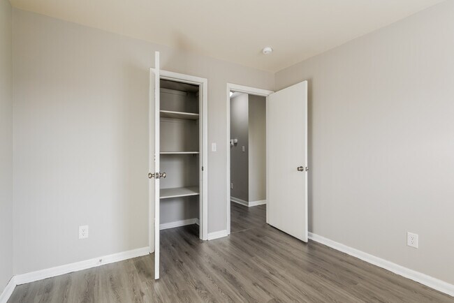 Building Photo - Stunning 3 Bedroom Home!