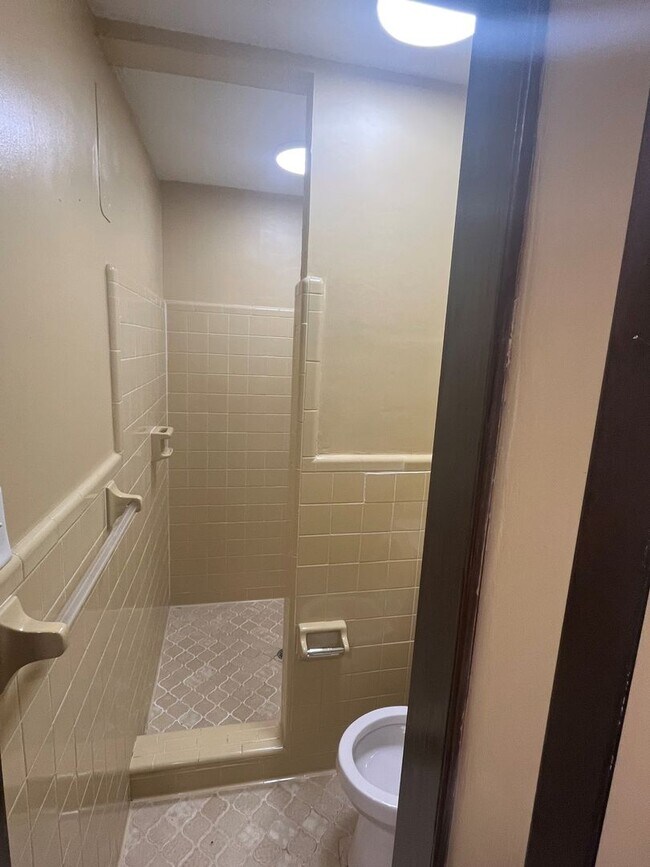 Building Photo - 163 Old Norton Rd