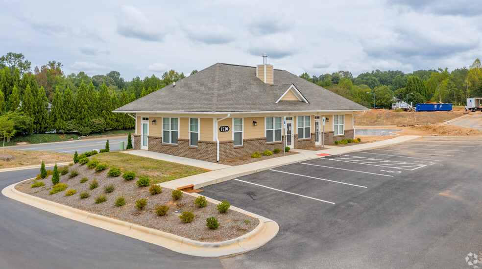 Aerial Photo - The Gates at Highland apartment homes