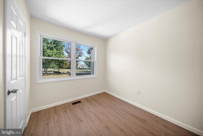 Building Photo - 14797 Tamarack Pl