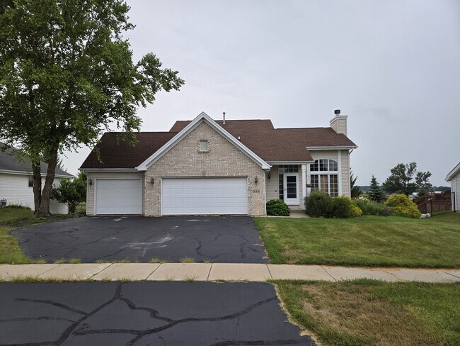 Building Photo - 535 Westfield Dr