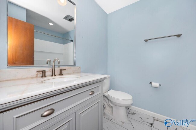 Building Photo - 8002 Greenwillow Ct SE