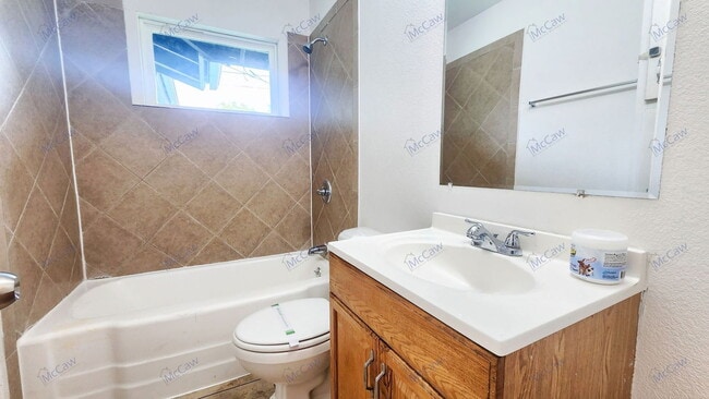 Primary Photo - 1911 Hillcrest Dr