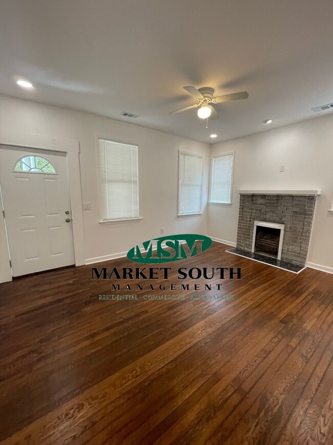 Building Photo - BEAUTIFUL HOME- AVAILABLE JULY 15