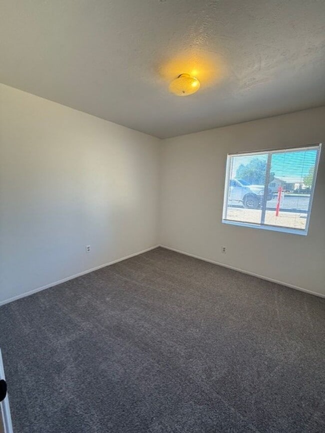 Building Photo - 418 W Gila St